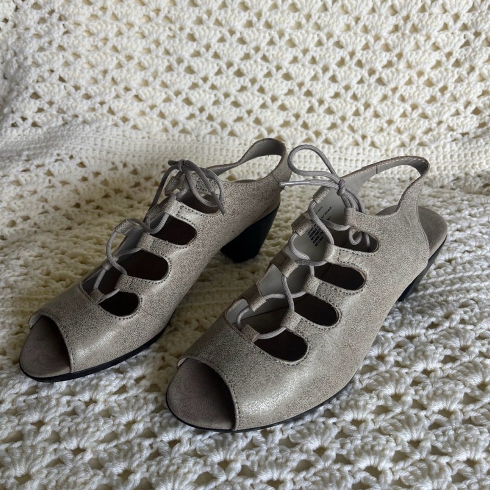 Munro | Jillie Gray Lace-Up Heeled Sandals | size 9 | NIB